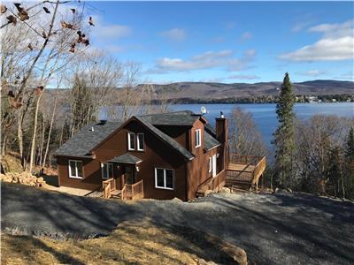 Beautiful cottage on the waterfront of Lake Archambault with a superb view on Mount Garceau St-Donat
