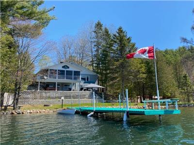 Waterfront Cottage L'Odge de L'Orignal *HOT TUB *Wood Fireplace* Game Room * May & June  25% OFF.