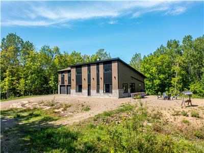 New: Chalet Orion, Mandeville (Lanaudire) 5 bedrooms, Hnault Lake access