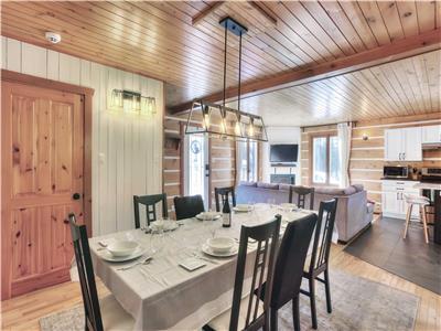Chalet Hjort - 4 Br. 9 p.p., Spa, Direct access to Rivire-Rouge, Pool table, arcade, and much more
