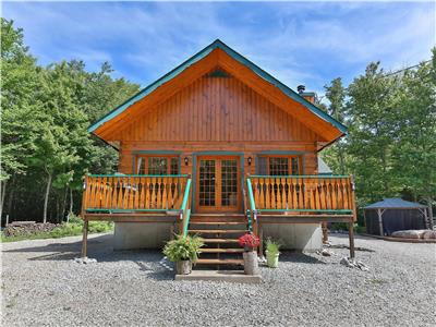 Chalet Le Crpuscule with SPA and 80 acres of forest!