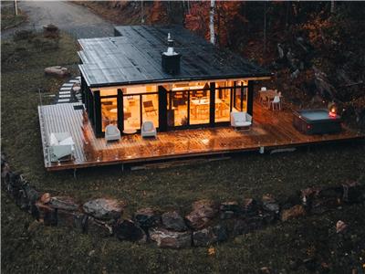 Tremblant Architectural Glass Cabin, Spa & Panorama