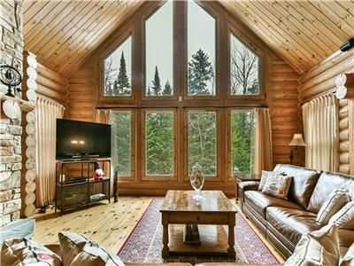Log cabin, 4 bedrooms, 2,5 bths, spa, indoor/outdoor pool, lake beach, trails, Fiddler lake res