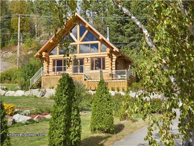 Le Castel, cottage with panoramic views.  Nearby Le Massif Charlevoix Ski Center,downtown 5km.