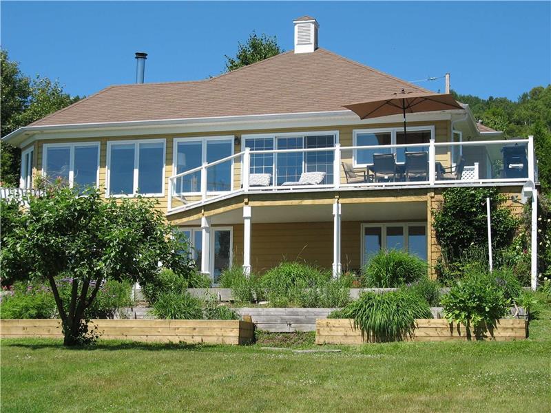 Brise Océane: Right On The Water's Edge!