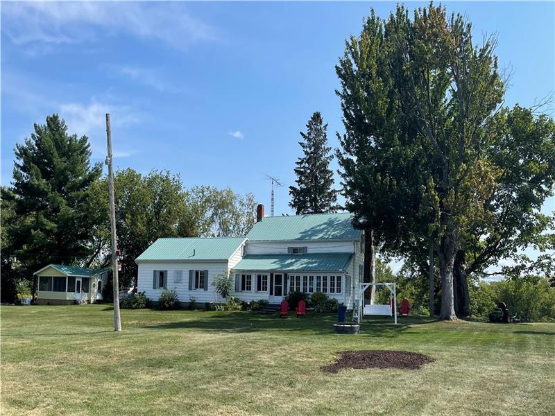 Quenville Farmhouse on the St. Lawrence