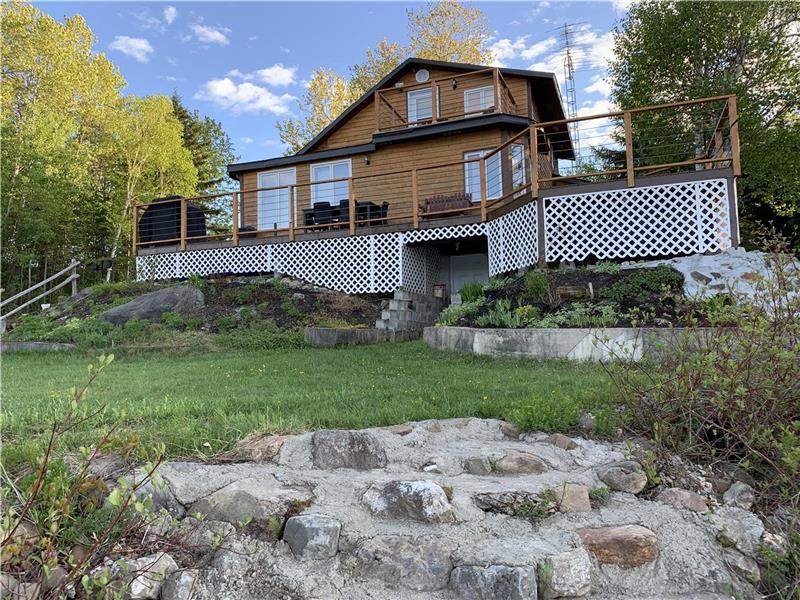 OÙ COMMENCENT LES SOUVENIRS...Chalet avec SPA privé - lac Pohénégamook