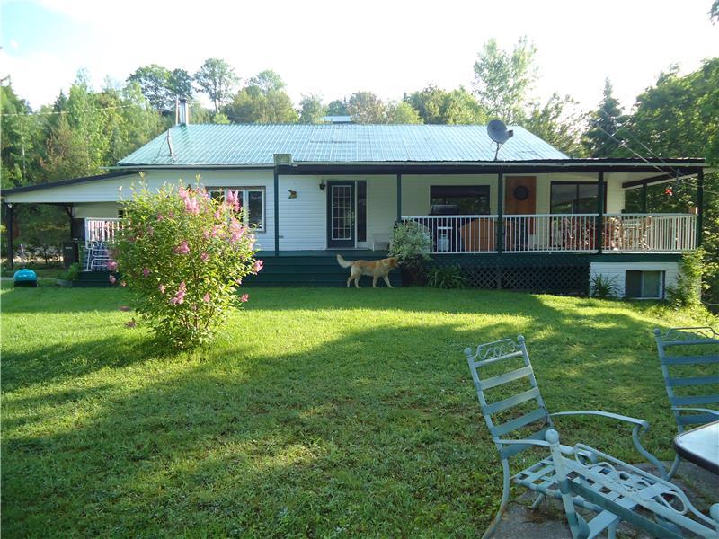Chalet au bord de l'eau,location Chalet à louer NotreDameduLaus