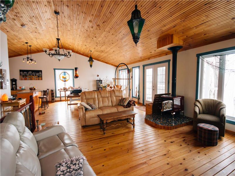 Magnifique maison de villégiature au bord du Lac-St-Jean