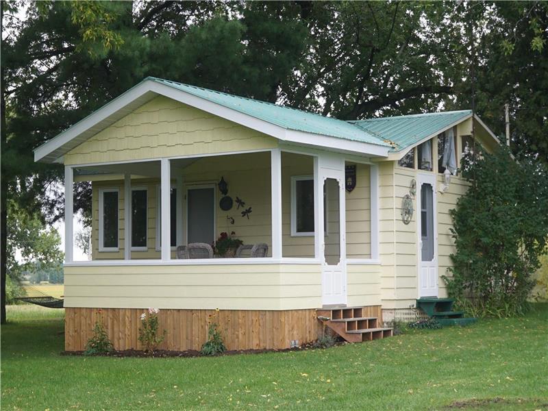 Quenville Little Yellow Cottage