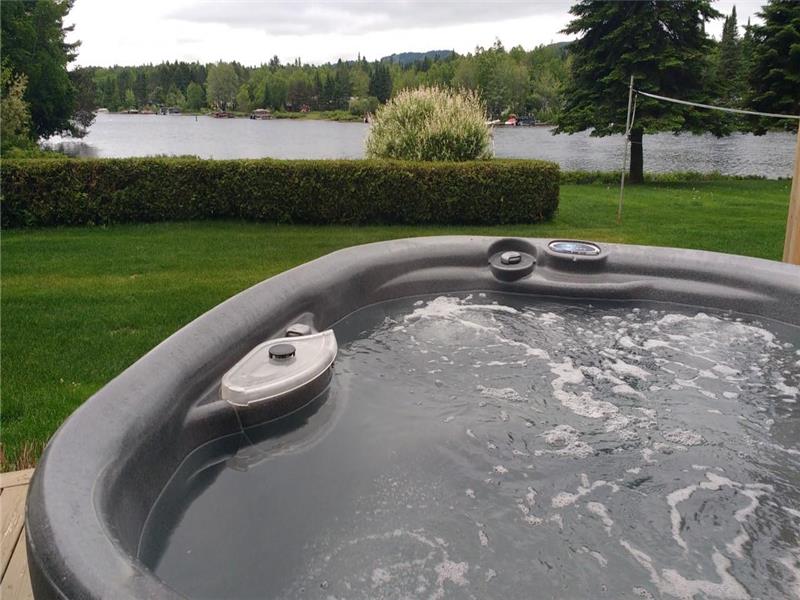 Chalet à louer avec SPA a 1,5 KM du mont Garceau