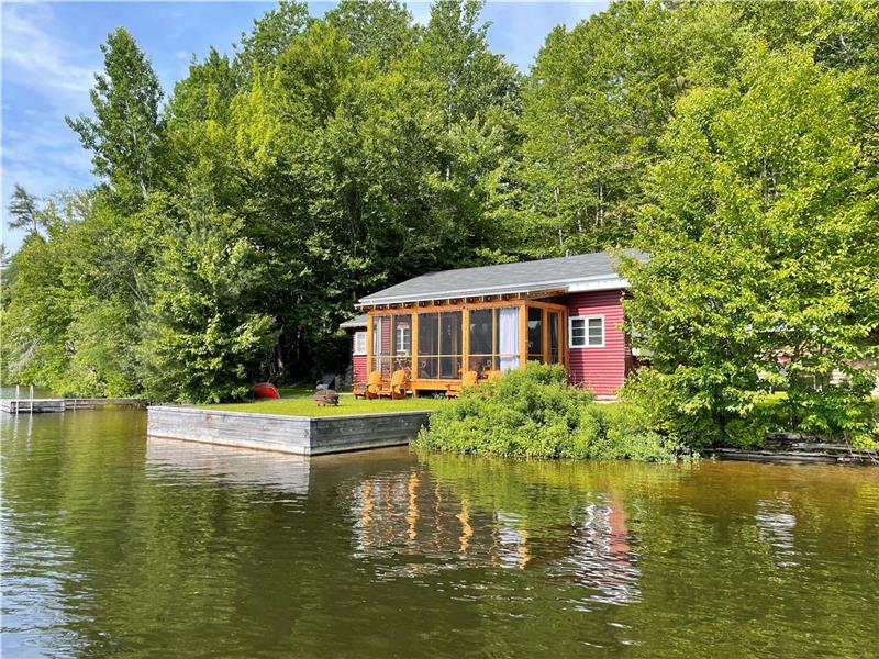 Le Chalet au Lac:Bord de l'eau! Été 2026 quelques semaines encore dispo MAX 6 Pers (enfants inclus)