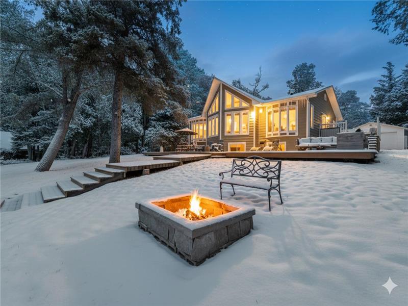 Chalet au bord du Lac-Simon · Couchers de soleil, plage de sable & foyer au bois
