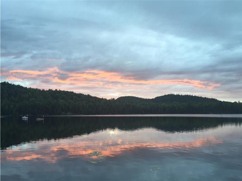 Waterfront Cottage on Lac Désormeaux | Private Dock | Canoe & Pedal Boat | 1 hour from Ottawa/Gat