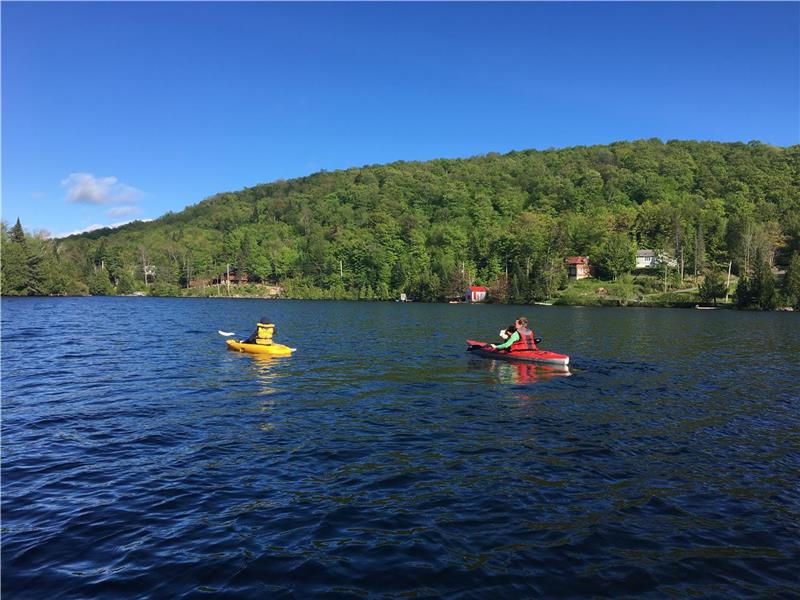 Chalet Bellefeuille sur Lac propre tranquil et baignable