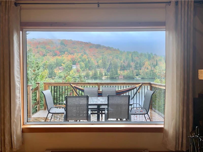 Chalet Bellefeuille sur Lac propre tranquil et baignable