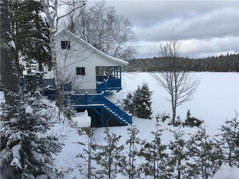 Spécial hiver du 1 Nov au 1 avril, 2 nuits 350$ et 7 nuits 1000$ tx inclus (temps des fêtes exclus)