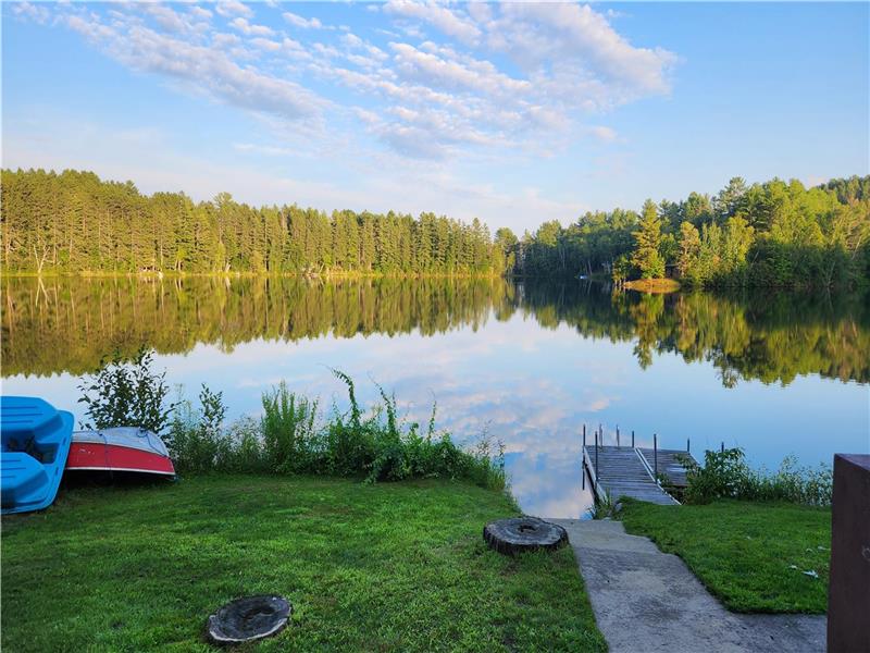 RENOVATED 5 BEDROOM WATERFRONT COTTAGE FOR SWIMMING - WIFI - AVAILABLE FOR FAMILY GET-TOGETHER!