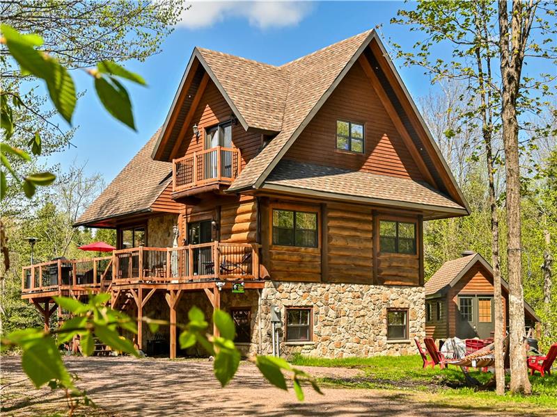 LE FINLANDAIS: chaletswow,com / SPA, bois rond, BORD DE LAC, Fiddler, St-Sauveur