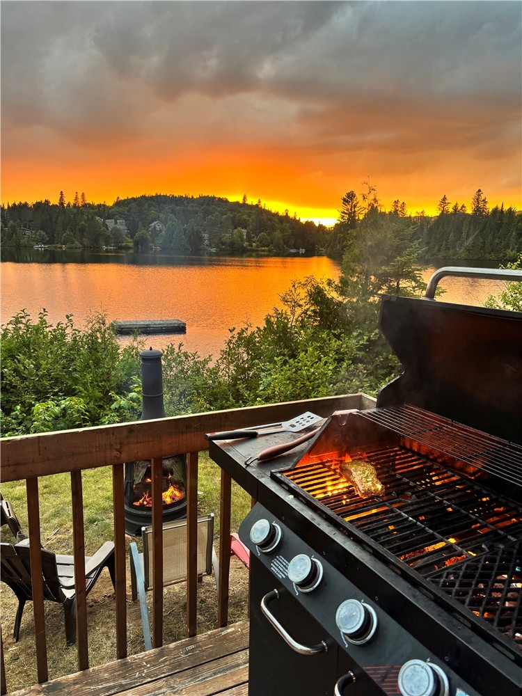 Chalet de la péninsule - Bord de lac intime au coeur des Laurentides ** dispo Juillet**