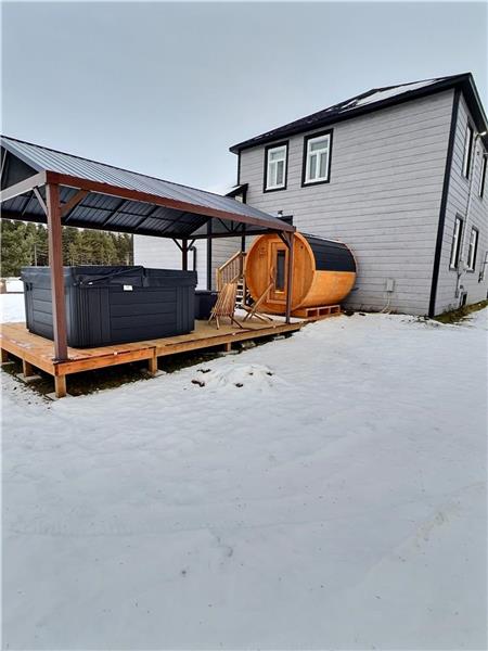 Ancien magasin général sur le bord de l'eau. Chez Frid