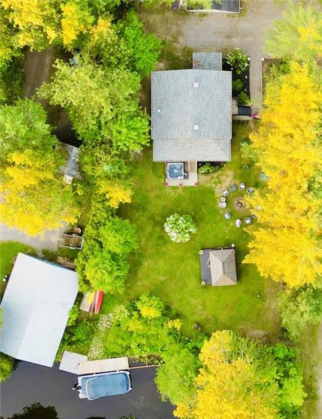 Été Néon : Spa, Kayaks, Vélo, Pêche, Terrasse chauffée , Jeux Rétro et Plaisirs Familiaux