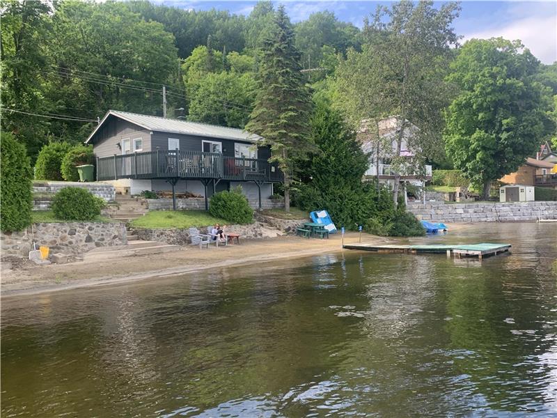 Beautiful 4 seasons cottage in lac Simon