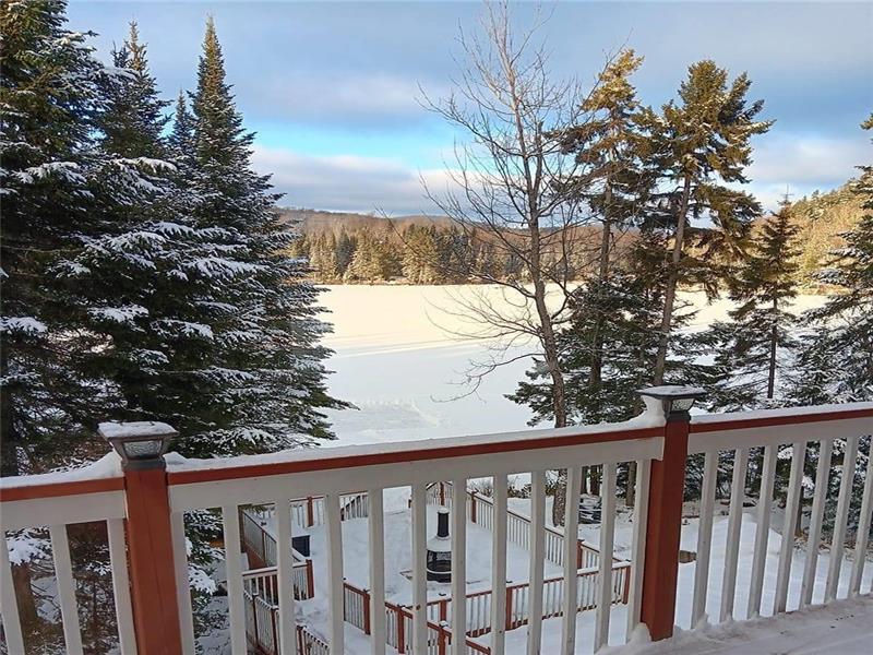 Lake front cottage  in the Domaine des Lacs