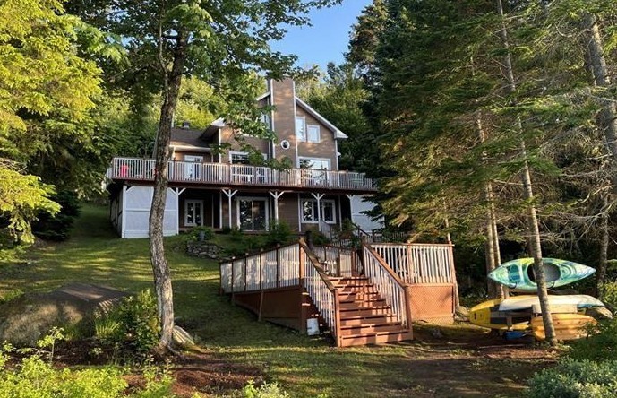 Lake front cottage  in the Domaine des Lacs