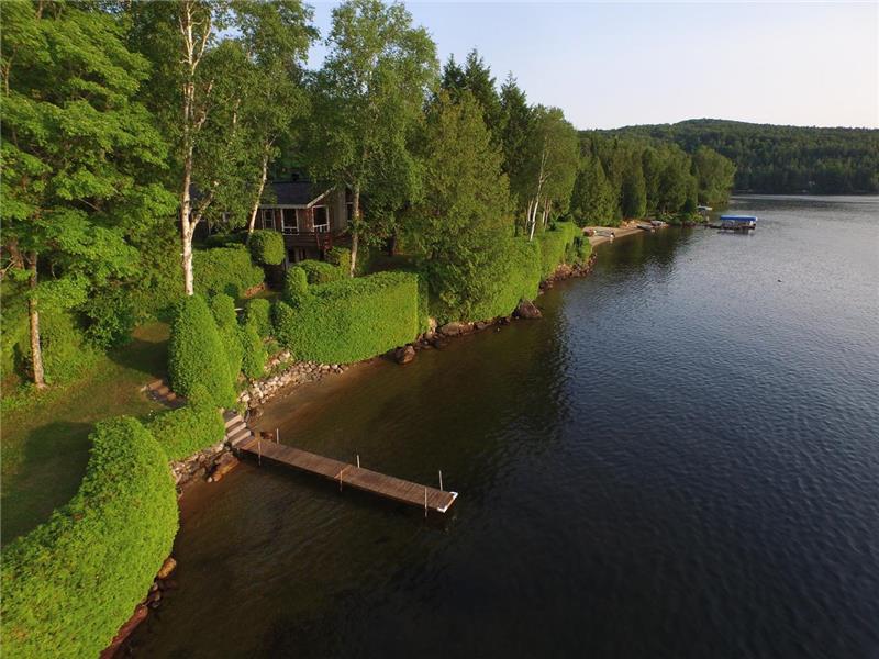 Le chalet Brun (on the lake, in nature & near Mont Tremblant)