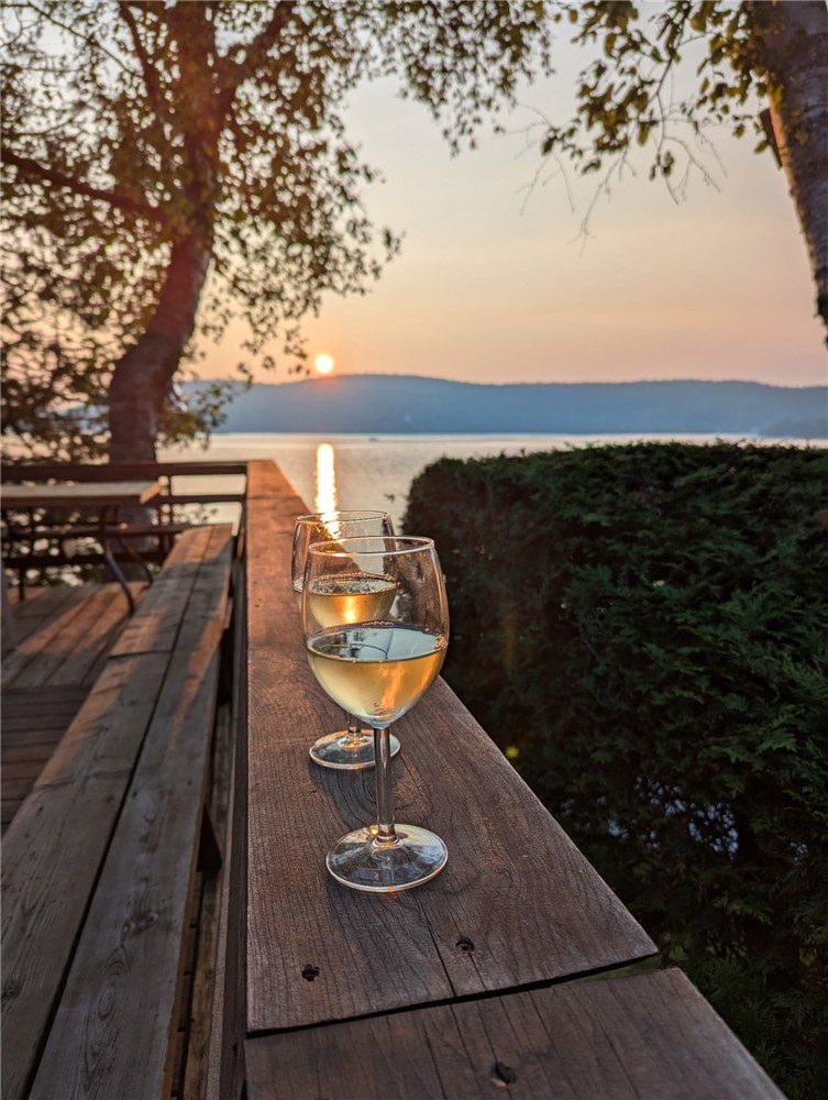 Le chalet Brun (on the lake, in nature & near Mont Tremblant)