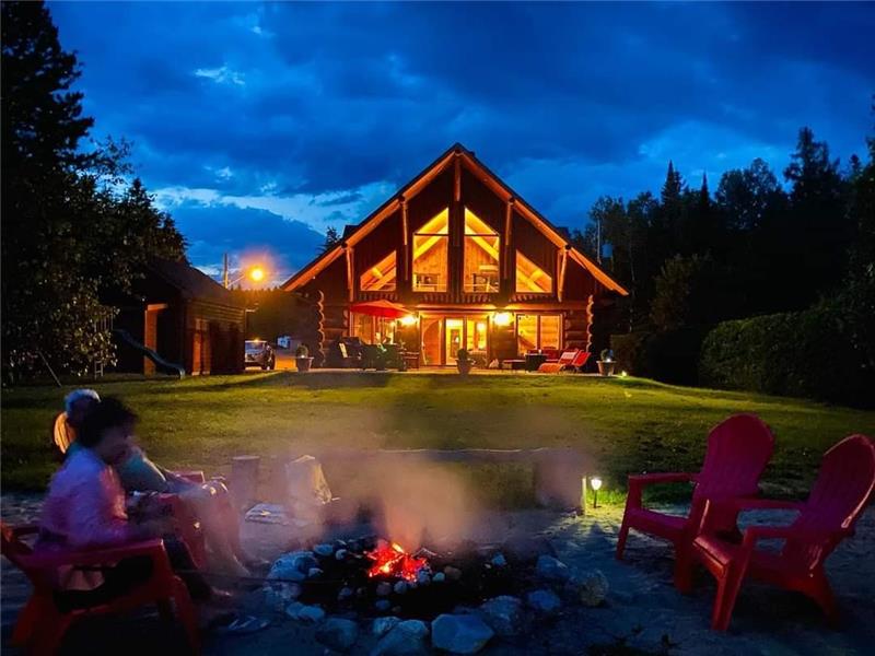 Le Jadanie Chalet - chalet en bois rond à louer, bord de lac avec spa