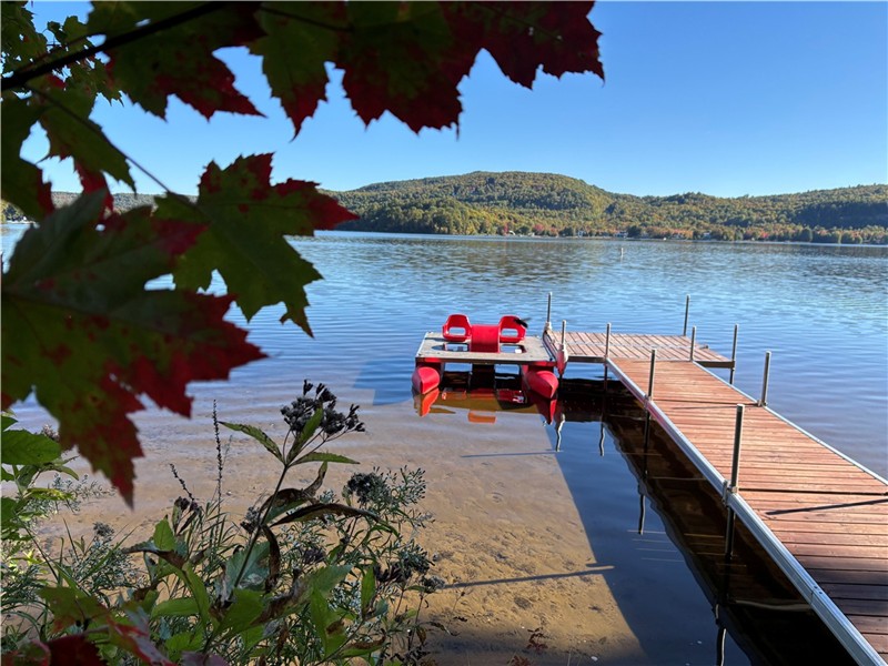 Couleurs d'automne flamboyante au chalet