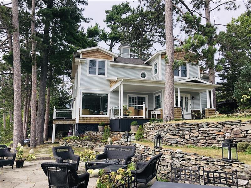 Vue à couper le souffle en bord de lac!