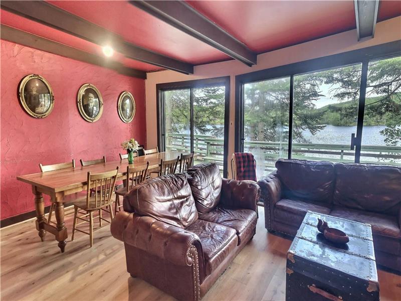 *** LAKE-FRONT COTTAGE IN LAC-BEAUPORT QUEBEC (20 MINS FROM DOWNTOWN - NOW AVAILABLE) ***