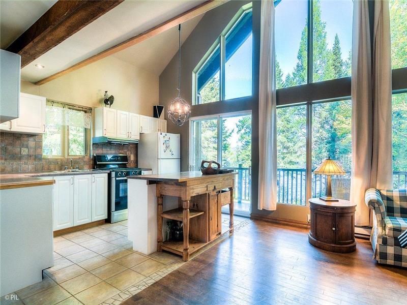 Chalet on a lake for 10-12 people