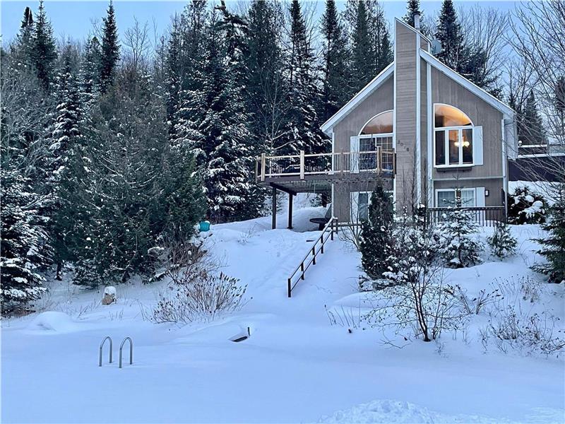 Le Colibri, bord de l'eau, 5 min. du Mont-Blanc, 15 min. de Tremblant