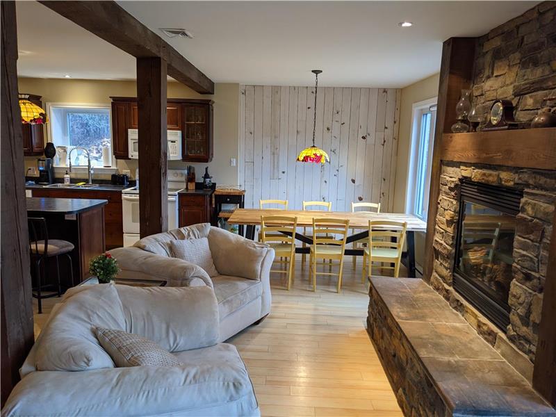 Grand chalet moderne, bord de l'eau, tout équipé, internet haute vitesse