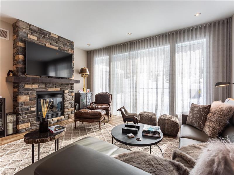 LUXURIOUS TOWN HOUSE, SKI-IN/OUT, BIKE-IN/OUT