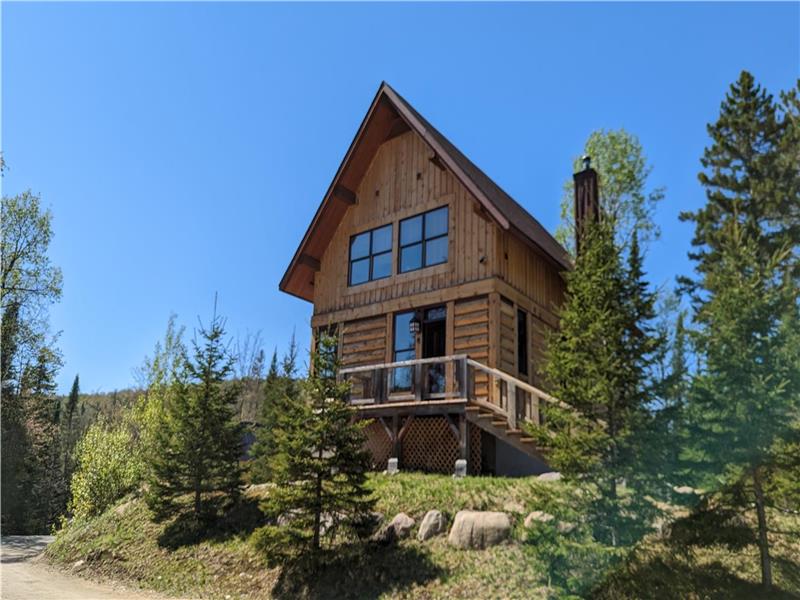 Fraternité - chalet bois rond 4 chambres, 3.5 salle de bains, SPA, pisicine, 10 mins Tremblant Nord