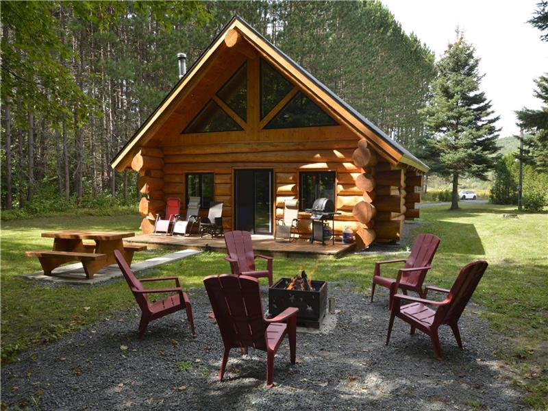 Chalet le Valmont en bois rond, bord de l'eau, terrain intime, un vrai paradis!