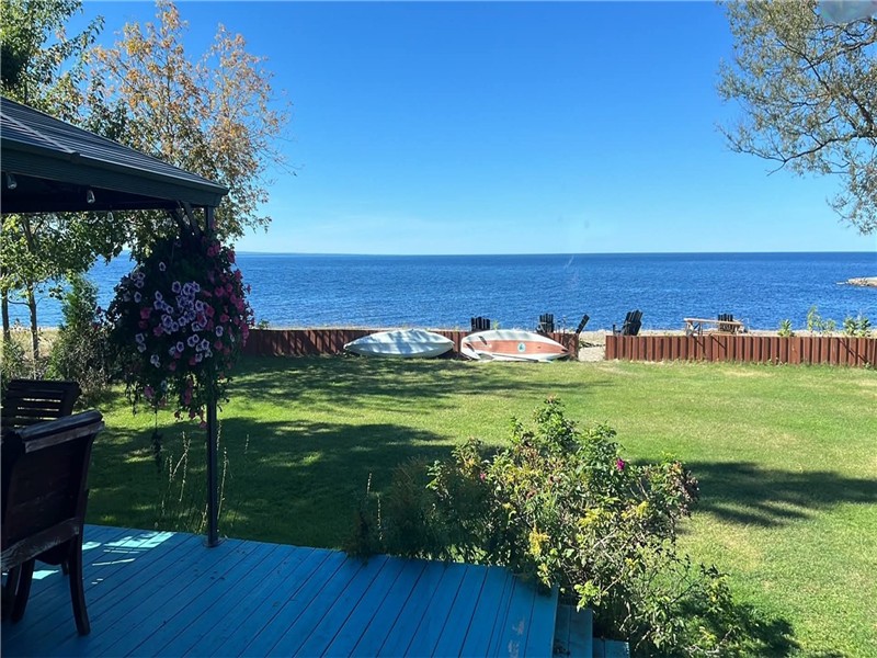 ROULOTTE 25 pieds ***Plage privée directement sur le bord du Lac St-jean