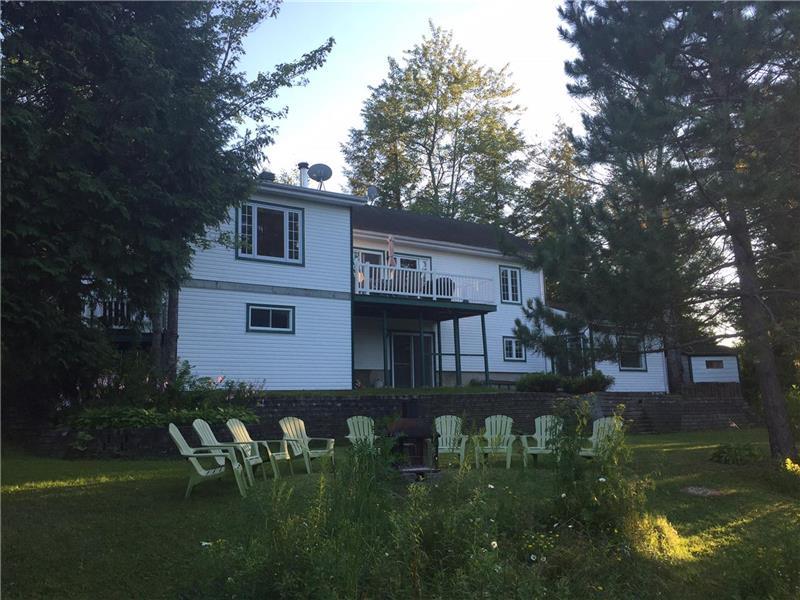 Le Bonheur Bord du Lac Souris SPA Chalet à louer StMathieuduParc DI30453 ChaletsAuQuebec
