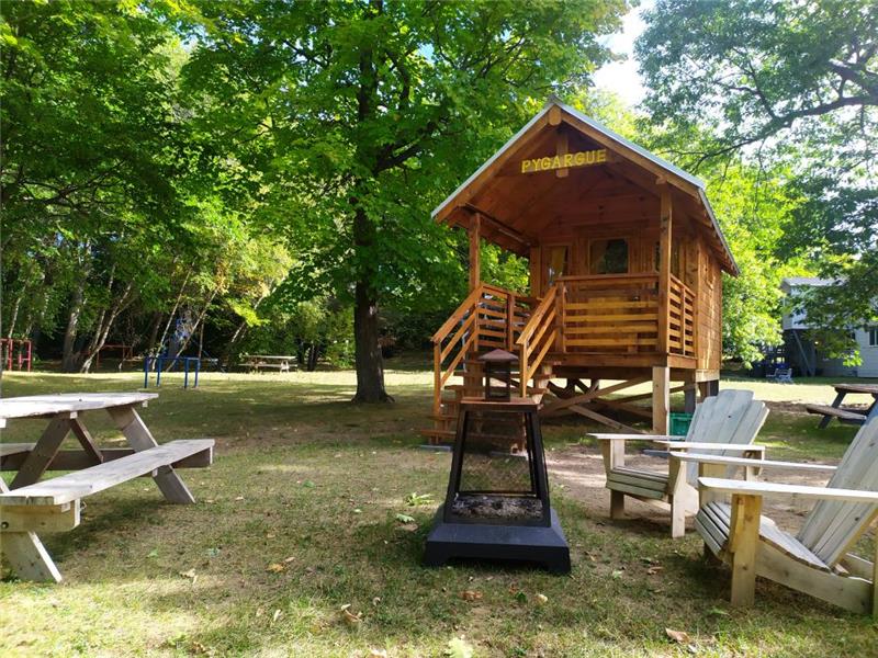 Micro-chalets à Plein Air Ville-Joie : Pygargue, Balbuzard, Urubu et Héron (2 adultes et 2 enfants)
