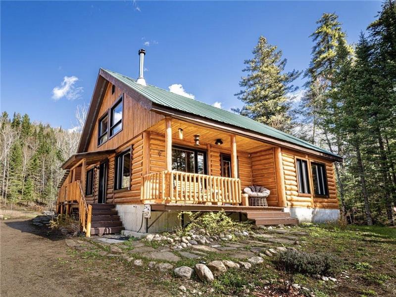 SAUF AU CHALET - LE BOIS ROND (SPA, CHUTES ET SENTIERS À 10 MINUTES DE MARCHE, 3 CHAMBRES FERMÉES)