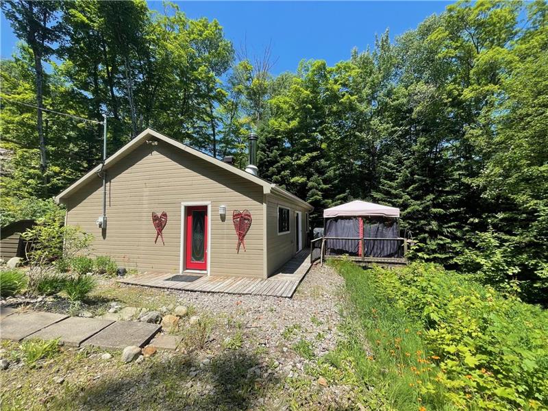 LE PETIT DOUILLET // Chalet en montagne avec accès au Lac Ouareau