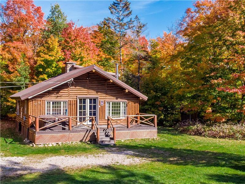 Chalet en Bois Rond sur Île Privée