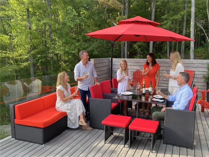 Large Eco-Friendly Contemporary Chalet (Built 2020) / Mount Orford