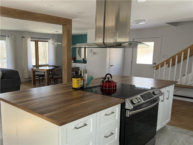 The Tranquili-T and spa, Bromont Lake (1 king 1 queen 1 single)