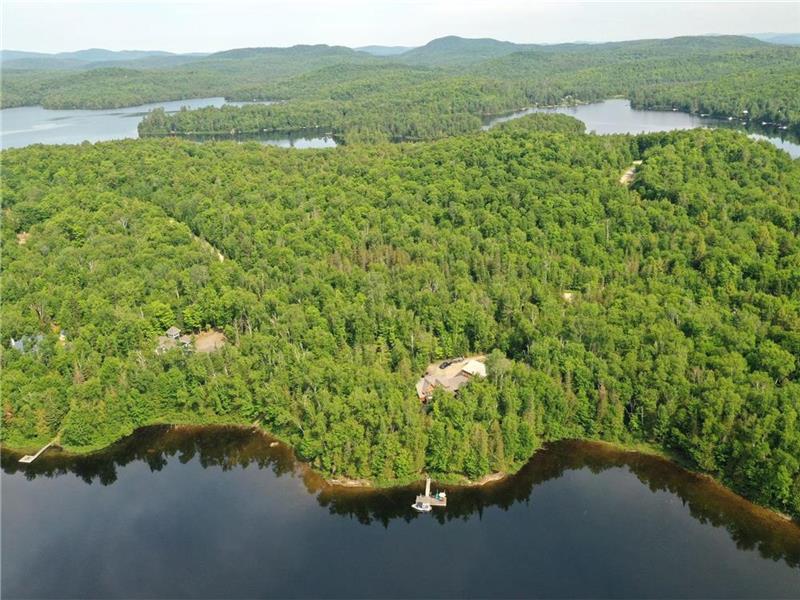 Hugolito Bay - Luxury / Privacy - All amenities on a pristine lake surrounded by forest